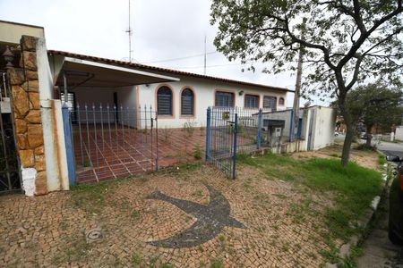 Casa à venda com 330m², 3 quartos e 4 vagasFachada