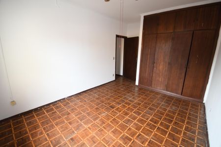 Casa à venda com 330m², 3 quartos e 4 vagasQuarto 1
