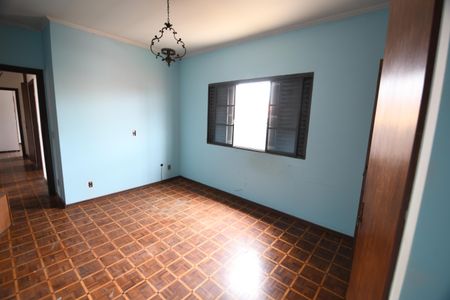 Casa à venda com 330m², 3 quartos e 4 vagasQuarto 3 - Suíte