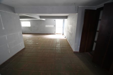 Casa à venda com 330m², 3 quartos e 4 vagasSalão