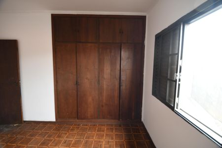 Casa à venda com 330m², 3 quartos e 4 vagasQuarto 2