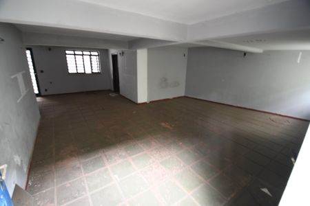 Casa à venda com 330m², 3 quartos e 4 vagasSalão