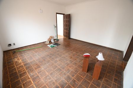 Casa à venda com 330m², 3 quartos e 4 vagasSala 1