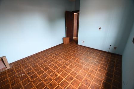 Casa à venda com 330m², 3 quartos e 4 vagasQuarto 3 - Suíte