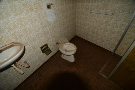 Casa à venda com 330m², 3 quartos e 4 vagasBanheiro 2