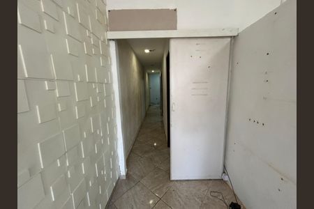 Corredor de casa para alugar com 2 quartos, 60m² em Inhaúma, Rio de Janeiro