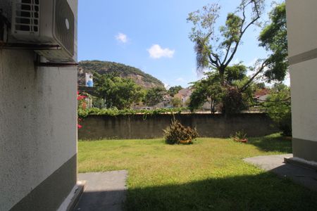 Sala - Vista de apartamento à venda com 2 quartos, 45m² em Anil, Rio de Janeiro