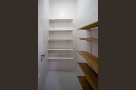 Apartamento para alugar com 192m², 5 quartos e 4 vagas Apartamento para alugar com 192m², 5 quartos e 4 vagasDespensa