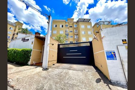 Apartamento para alugar com 55m², 2 quartos e 1 vagaPlaca instalada na fachada do imóvel 