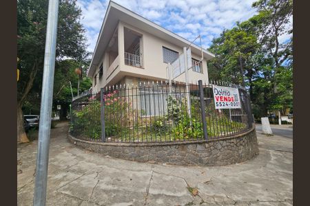 Casa para alugar com 236m², 5 quartos e 3 vagasFachada