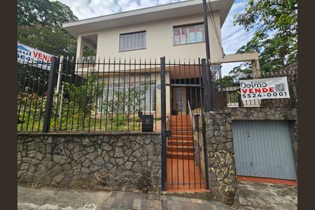 Casa para alugar com 236m², 5 quartos e 3 vagasFachada