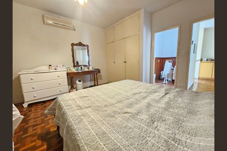 Casa para alugar com 236m², 5 quartos e 3 vagasSuite