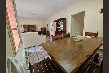 Casa para alugar com 236m², 5 quartos e 3 vagasSala