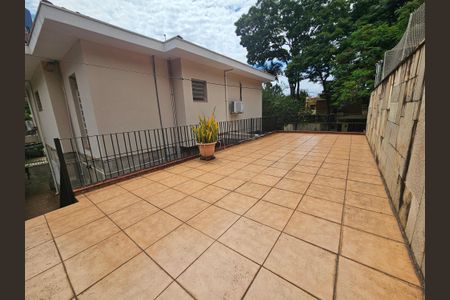 Casa para alugar com 236m², 5 quartos e 3 vagasQuintal