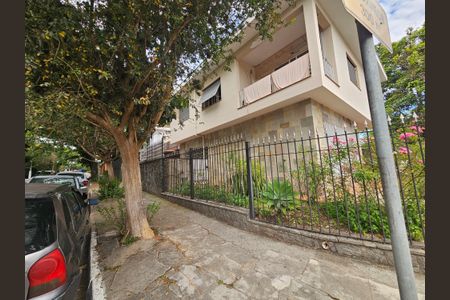 Casa para alugar com 236m², 5 quartos e 3 vagasFachada