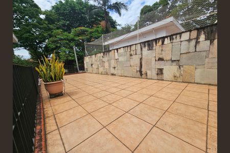 Casa para alugar com 236m², 5 quartos e 3 vagasQuintal