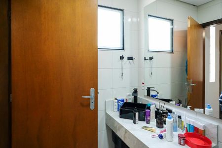 Apartamento à venda com 466m², 8 quartos e 8 vagasBanheiro da suíte