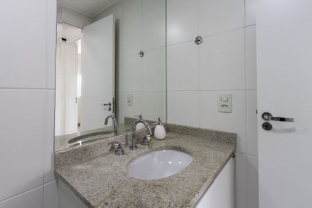 Apartamento à venda com 60m², 2 quartos e 1 vaga Apartamento à venda com 60m², 2 quartos e 1 vagaBanheiro do Corredor