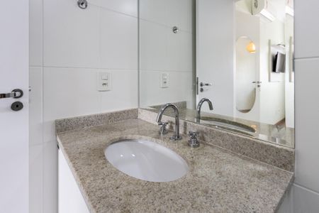 Apartamento à venda com 60m², 2 quartos e 1 vaga Apartamento à venda com 60m², 2 quartos e 1 vagaQuarto 1 - Banheiro da Suite