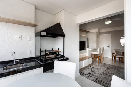 Apartamento à venda com 60m², 2 quartos e 1 vaga Apartamento à venda com 60m², 2 quartos e 1 vagaVaranda