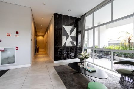 Apartamento à venda com 60m², 2 quartos e 1 vaga Apartamento à venda com 60m², 2 quartos e 1 vagaHall do Condomínio