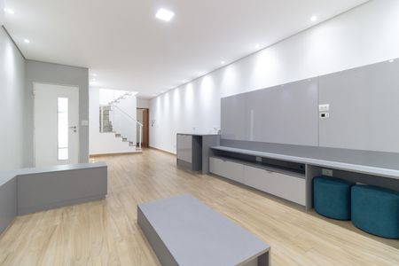 Casa à venda com 215m², 3 quartos e 4 vagas Casa à venda com 215m², 3 quartos e 4 vagasSala