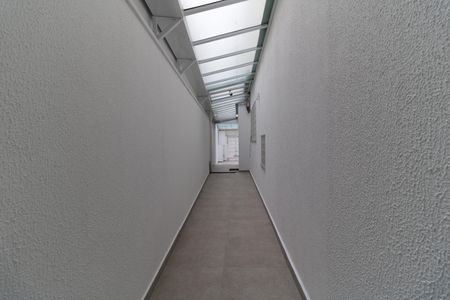 Casa à venda com 215m², 3 quartos e 4 vagas Casa à venda com 215m², 3 quartos e 4 vagasCorredor Lateral