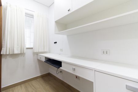 Casa à venda com 215m², 3 quartos e 4 vagas Casa à venda com 215m², 3 quartos e 4 vagasEscritório