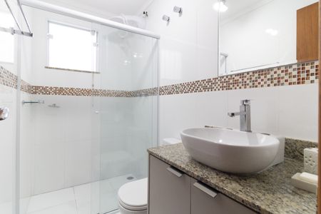 Casa à venda com 215m², 3 quartos e 4 vagas Casa à venda com 215m², 3 quartos e 4 vagasBanheiro da Suíte 1