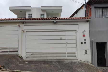 Casa à venda com 215m², 3 quartos e 4 vagas Casa à venda com 215m², 3 quartos e 4 vagasFachada