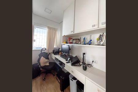 Casa à venda com 215m², 3 quartos e 4 vagasEscritório