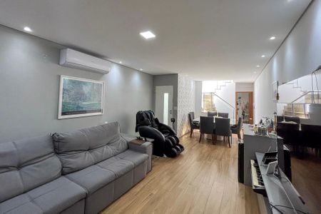 Sala de casa à venda com 3 quartos, 215m² em Vila Gumercindo, São Paulo