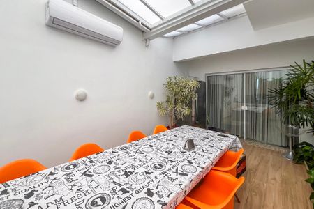 Casa à venda com 215m², 3 quartos e 4 vagasChurrasqueira