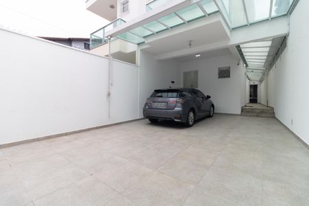 Casa à venda com 215m², 3 quartos e 4 vagas Casa à venda com 215m², 3 quartos e 4 vagasGaragem