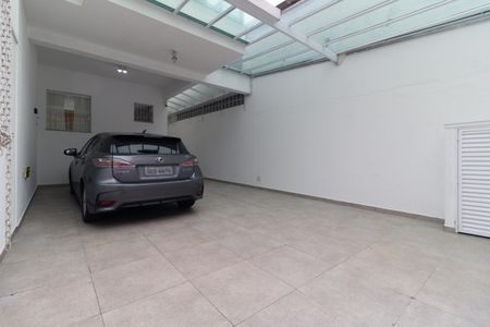 Casa à venda com 215m², 3 quartos e 4 vagas Casa à venda com 215m², 3 quartos e 4 vagasGaragem