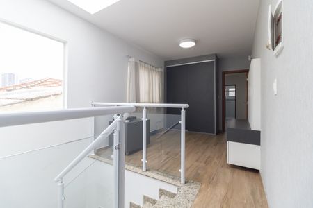 Casa à venda com 215m², 3 quartos e 4 vagas Casa à venda com 215m², 3 quartos e 4 vagasEscada