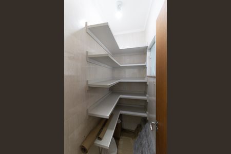 Casa à venda com 215m², 3 quartos e 4 vagas Casa à venda com 215m², 3 quartos e 4 vagasDispensa