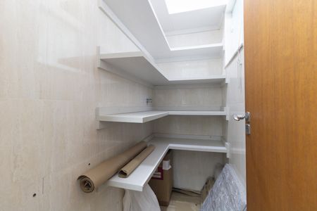 Casa à venda com 215m², 3 quartos e 4 vagas Casa à venda com 215m², 3 quartos e 4 vagasDispensa