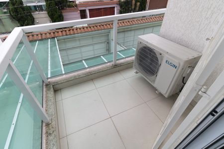 Casa à venda com 215m², 3 quartos e 4 vagas Casa à venda com 215m², 3 quartos e 4 vagasVaranda da Suíte 1