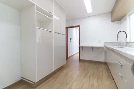 Casa à venda com 215m², 3 quartos e 4 vagas Casa à venda com 215m², 3 quartos e 4 vagasCozinha