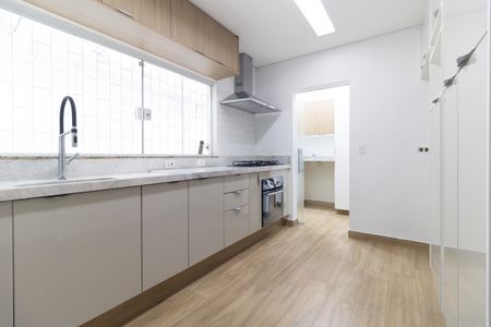 Casa à venda com 215m², 3 quartos e 4 vagas Casa à venda com 215m², 3 quartos e 4 vagasCozinha