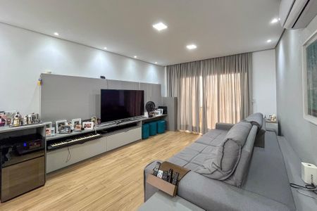 Sala de casa à venda com 3 quartos, 215m² em Vila Gumercindo, São Paulo