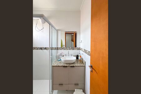 Casa à venda com 215m², 3 quartos e 4 vagasBanheiro da Suíte 2