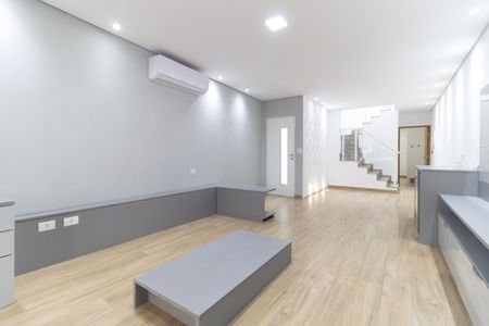 Casa à venda com 215m², 3 quartos e 4 vagas Casa à venda com 215m², 3 quartos e 4 vagasSala