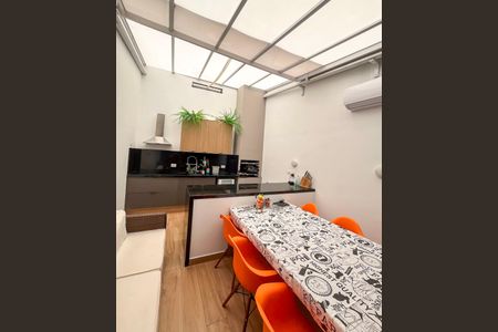 Casa à venda com 215m², 3 quartos e 4 vagasChurrasqueira