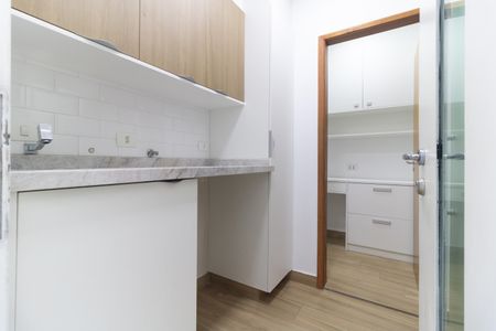 Casa à venda com 215m², 3 quartos e 4 vagas Casa à venda com 215m², 3 quartos e 4 vagasLavanderia