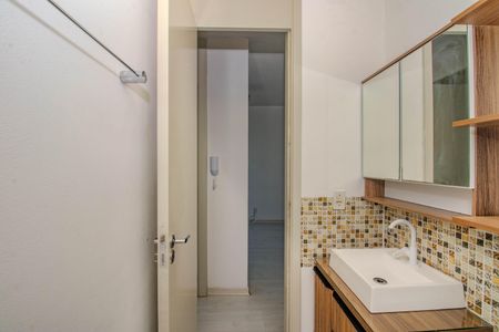 Apartamento à venda com 45m², 2 quartos e 1 vaga Apartamento à venda com 45m², 2 quartos e 1 vagaBanheiro