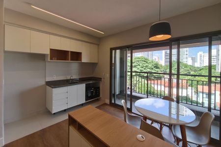 Sala de apartamento à venda com 1 quarto, 43m² em Cambuí, Campinas