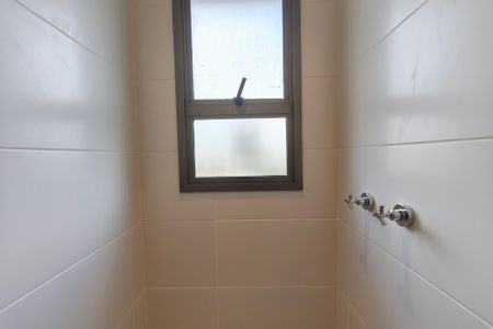 Banheiro de apartamento à venda com 1 quarto, 43m² em Cambuí, Campinas