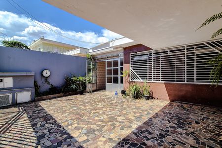 Casa para alugar com 136m², 3 quartos e 4 vagas Casa para alugar com 136m², 3 quartos e 4 vagasGaragem
